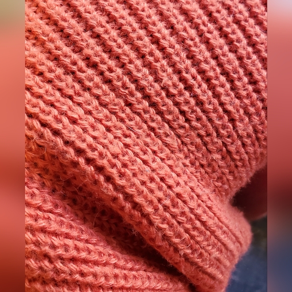 Orange Loose Crew-neck Sweater in Size Large - Picture 10 of 10
